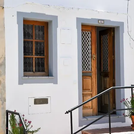 Lovelystay - Casa Salto - Charming Townhouse With Large Terrace *
