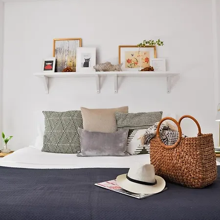 Lovelystay - Casa Salto - Charming Townhouse With Large Terrace